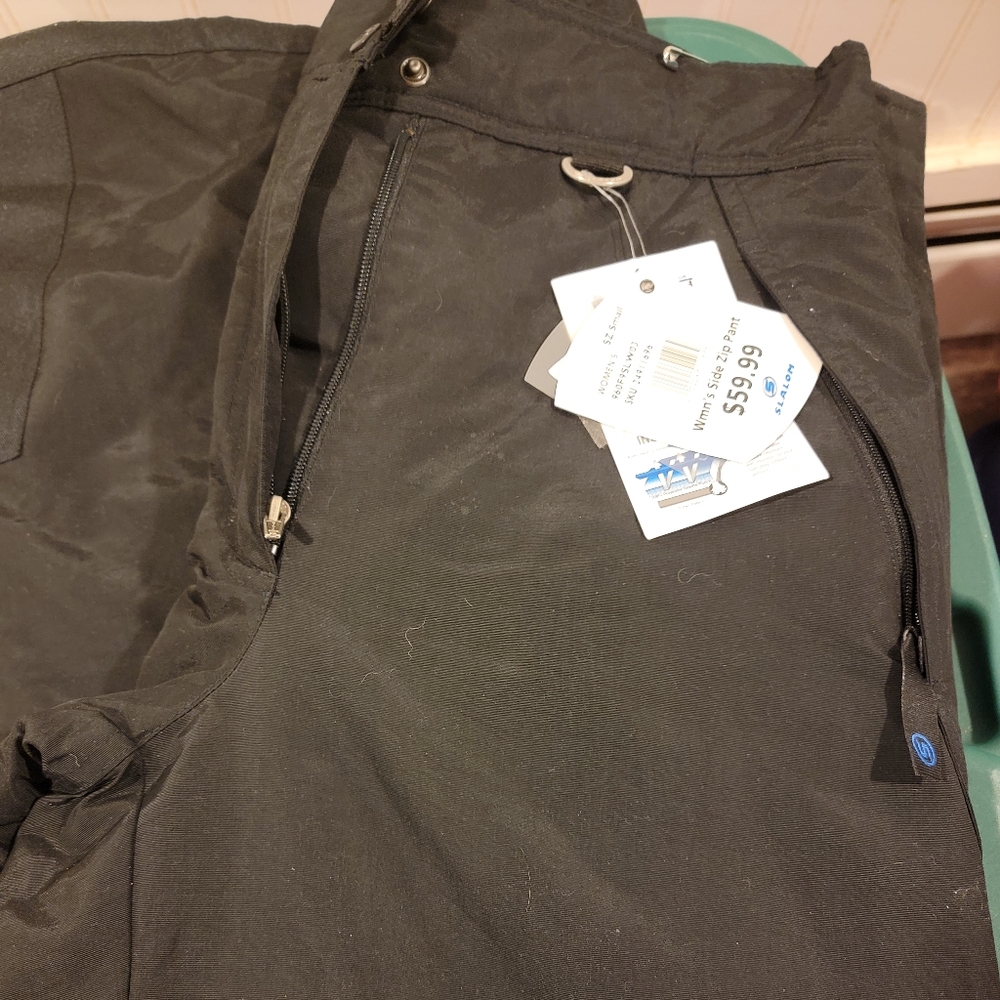 Womens ski pants says size small but fits a medium